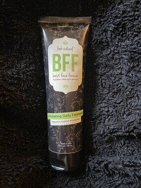 Perfectly Posh Look Natural BFF Exfoliating Daily Facewash Peppermint Grapefruit
